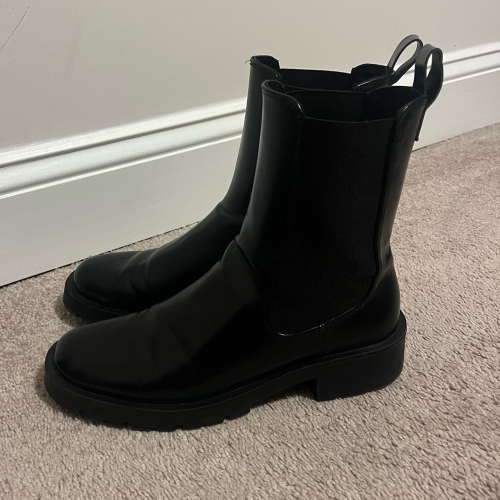 Black Women's Chelsea Boots
